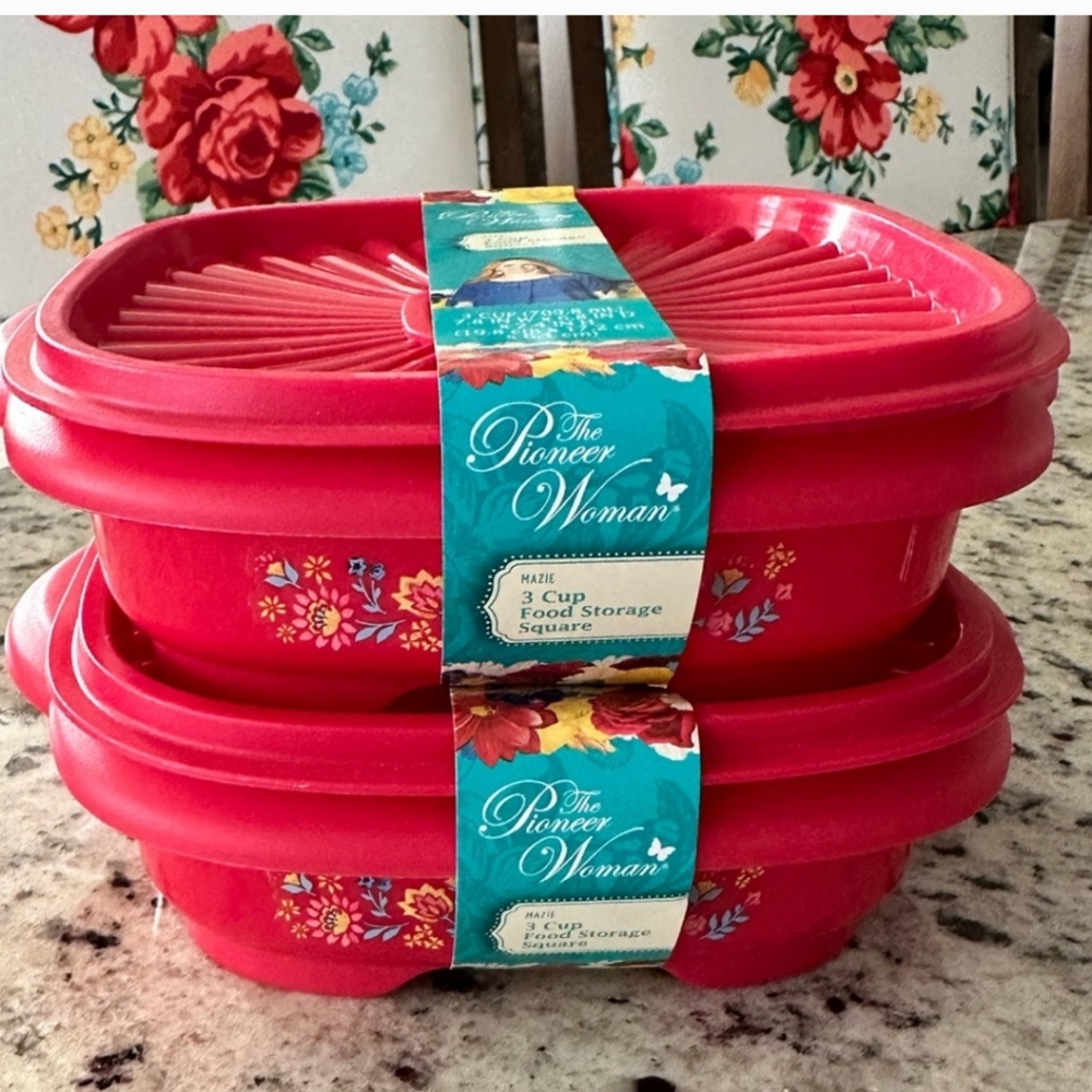 The Pioneer Woman 3-Cup Capacity Plastic Food Storage Container with Lid set 2